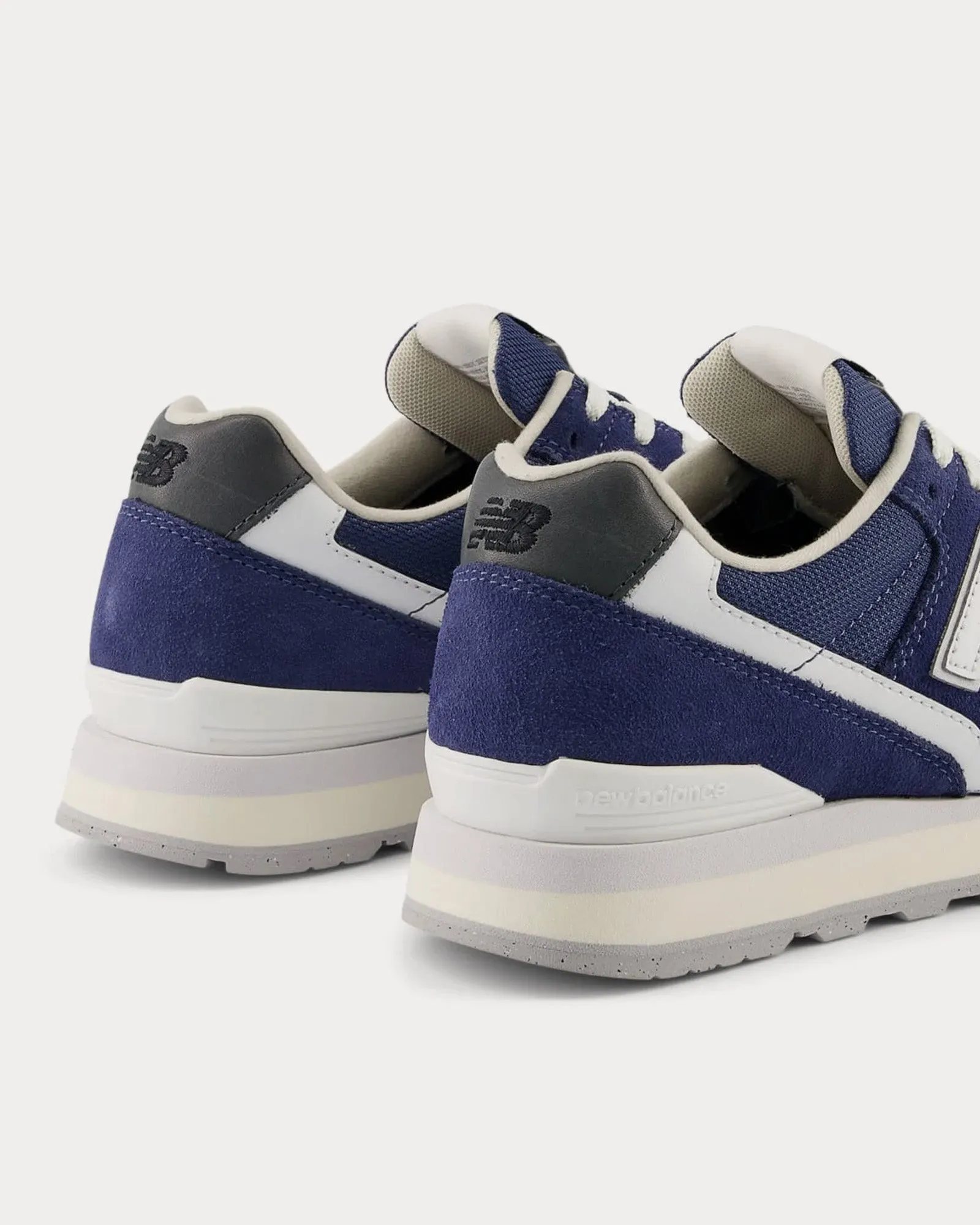 996T Navy Low Top Sneakers