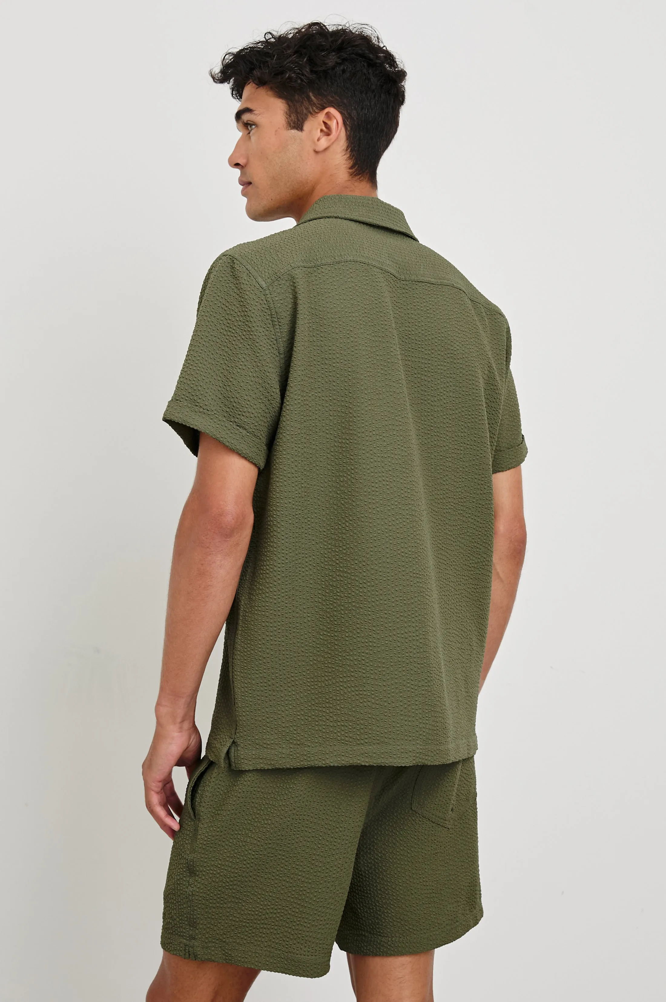 AMALFI SHIRT - OLIVE SEERSUCKER