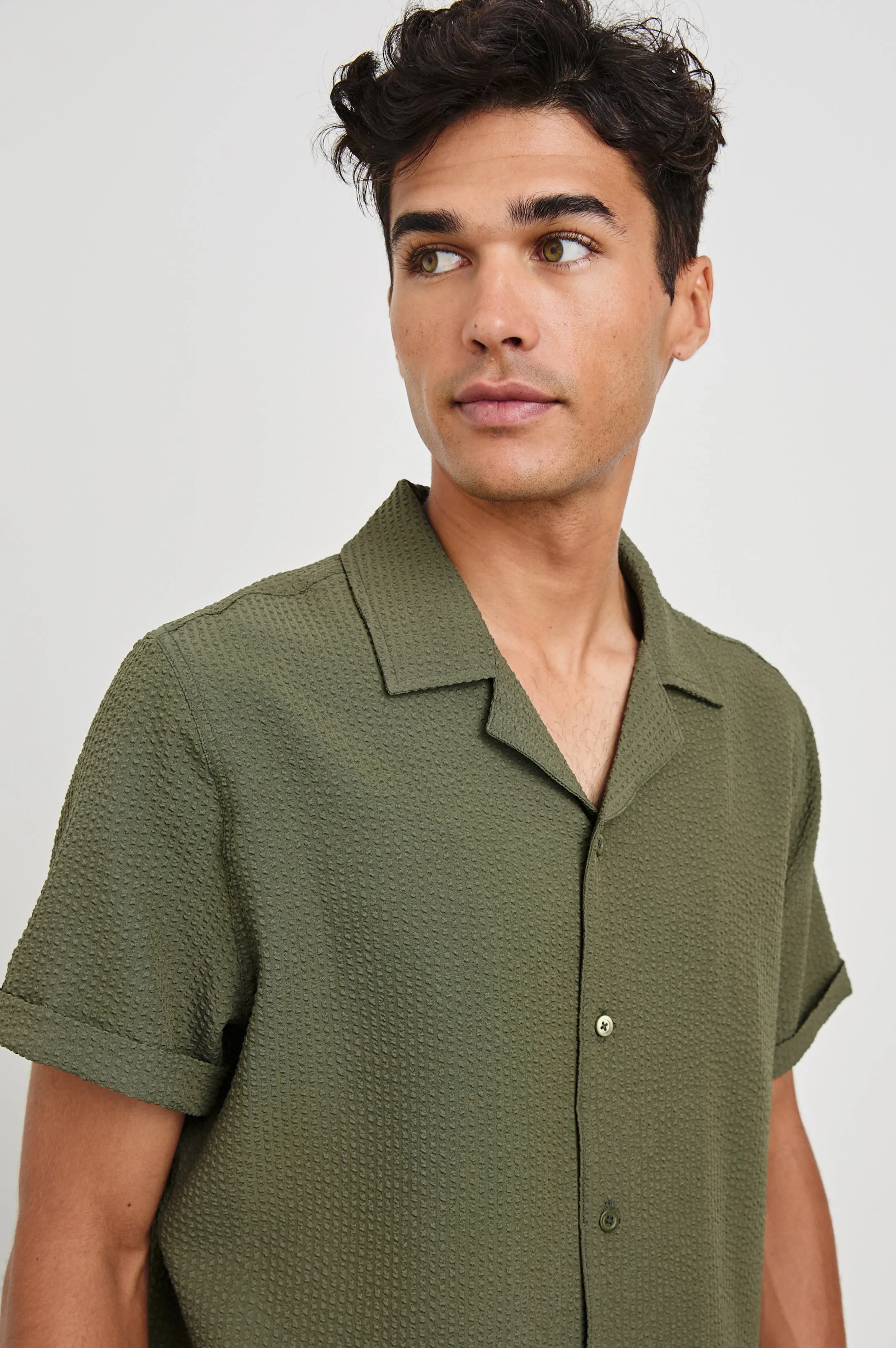 AMALFI SHIRT - OLIVE SEERSUCKER