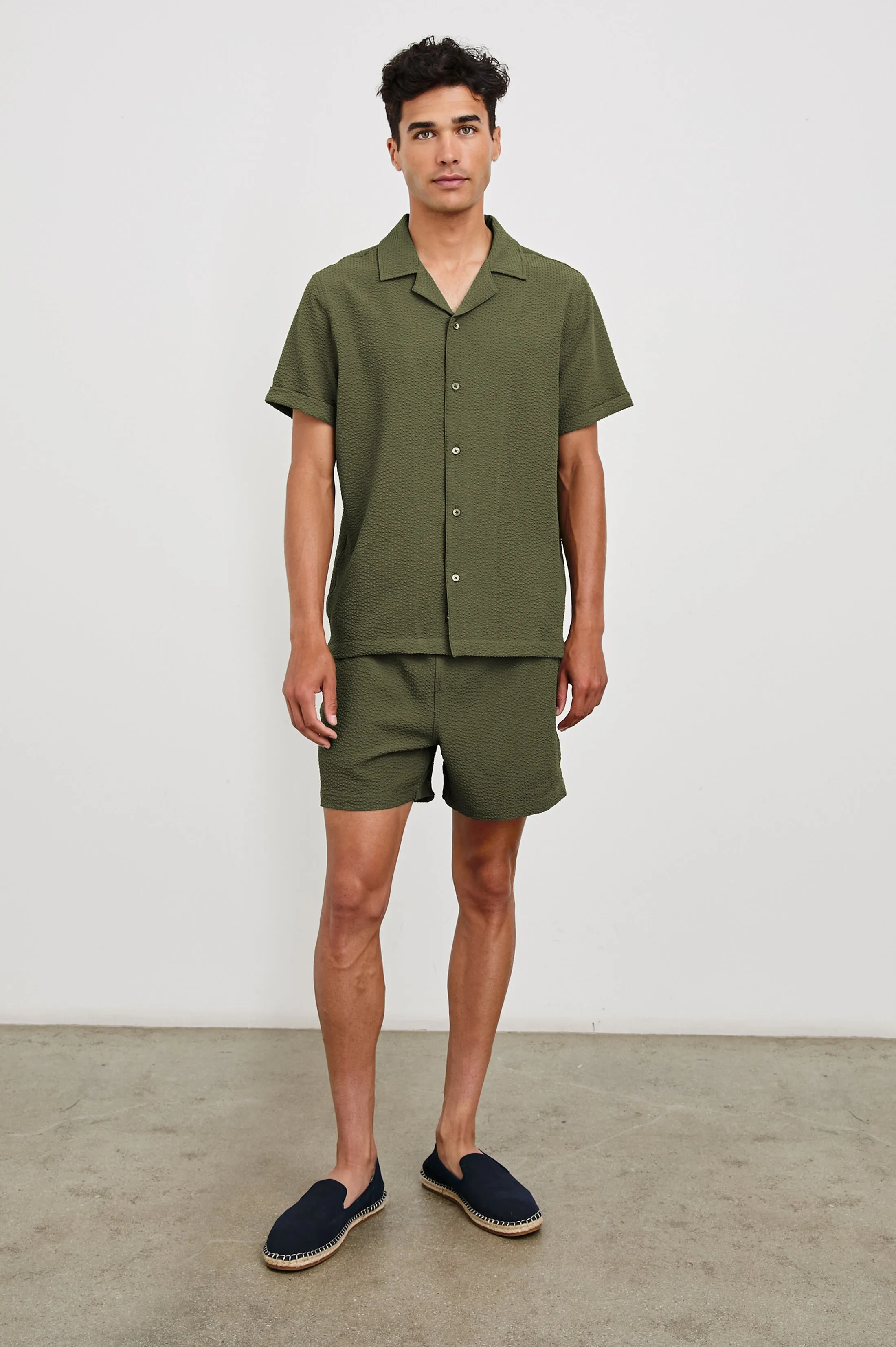 AMALFI SHIRT - OLIVE SEERSUCKER