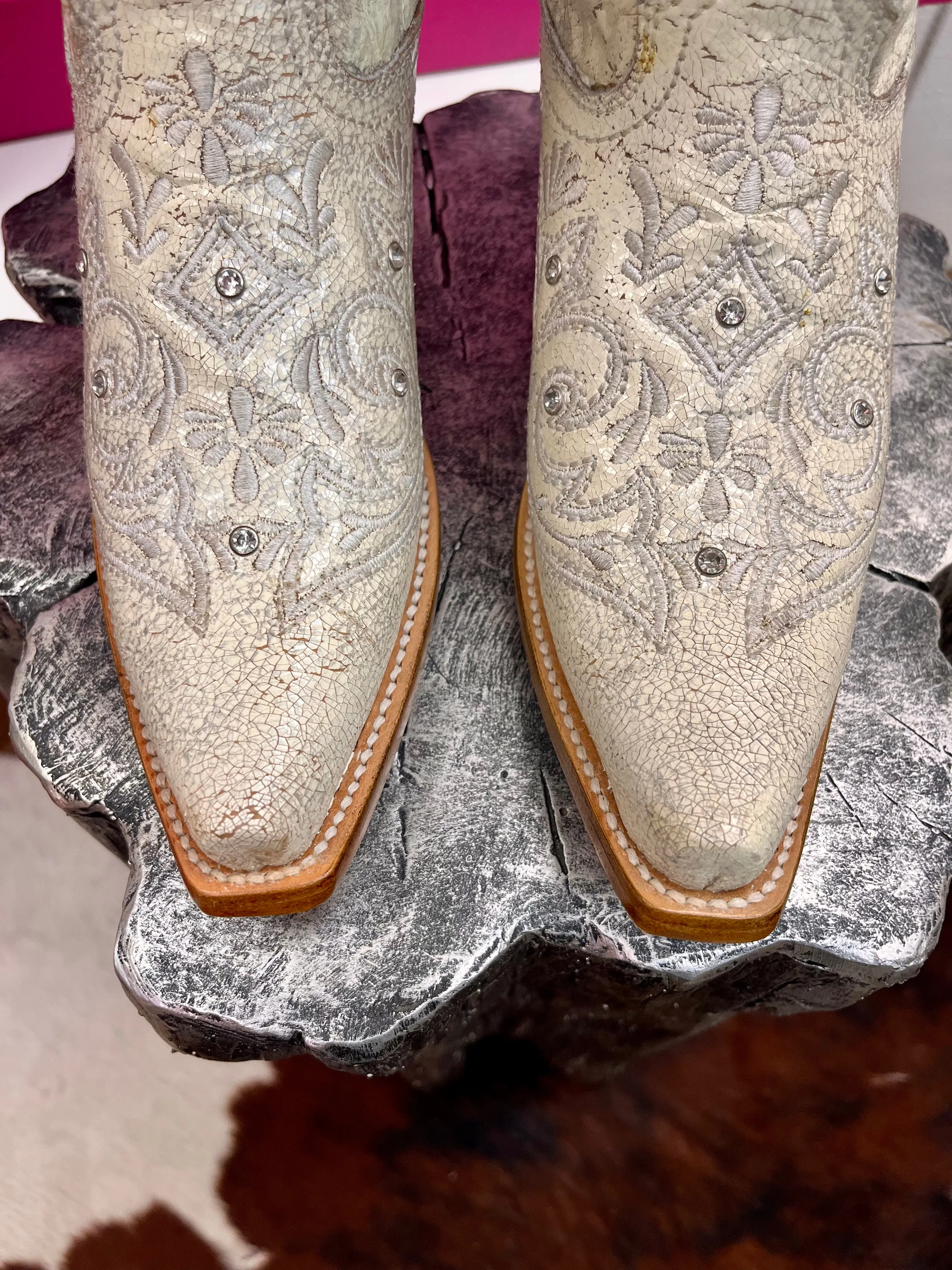 Corral Women's Bone Crystal White Snip Toe Cowgirl Boots Z5123