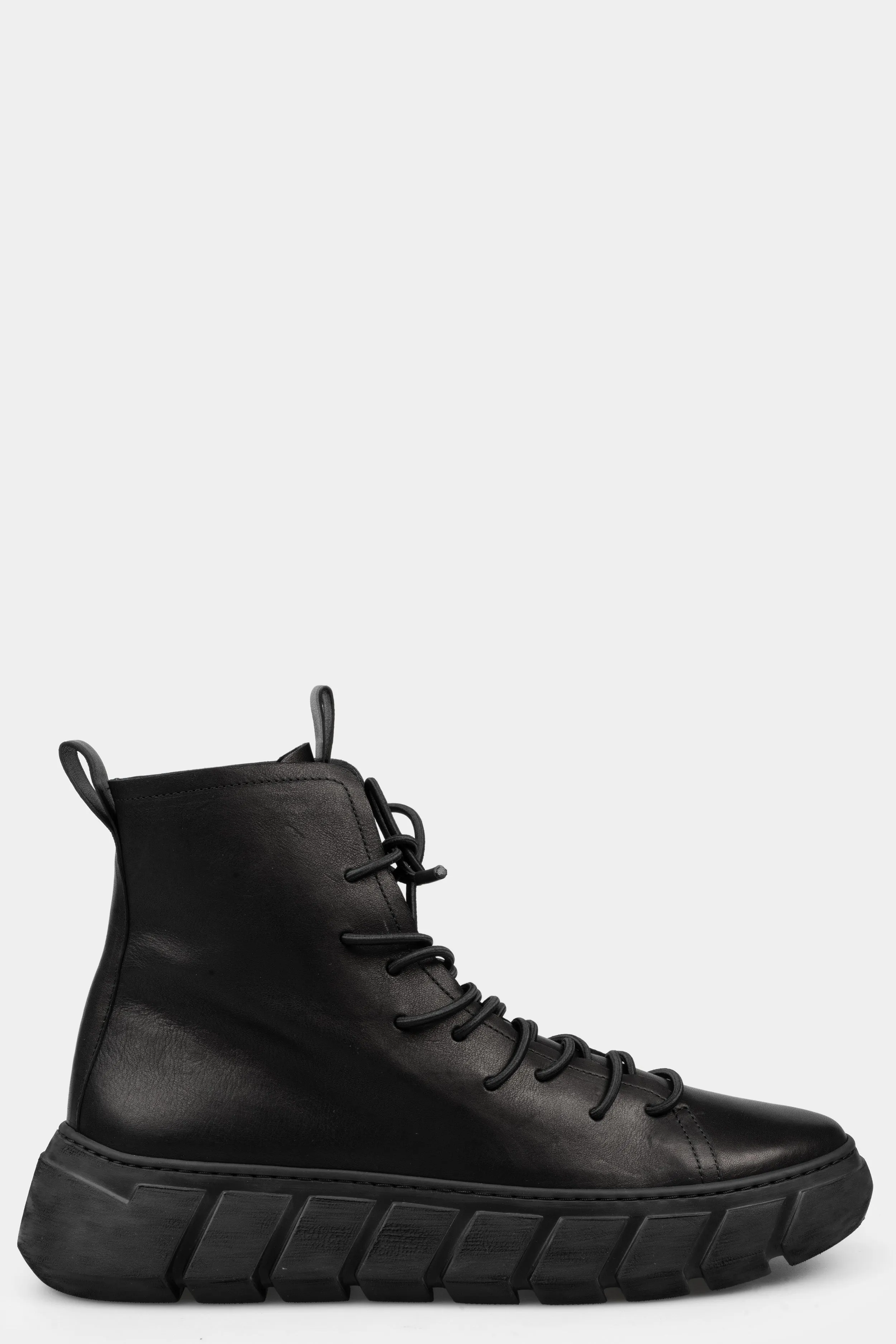Laced calf leather sneakers