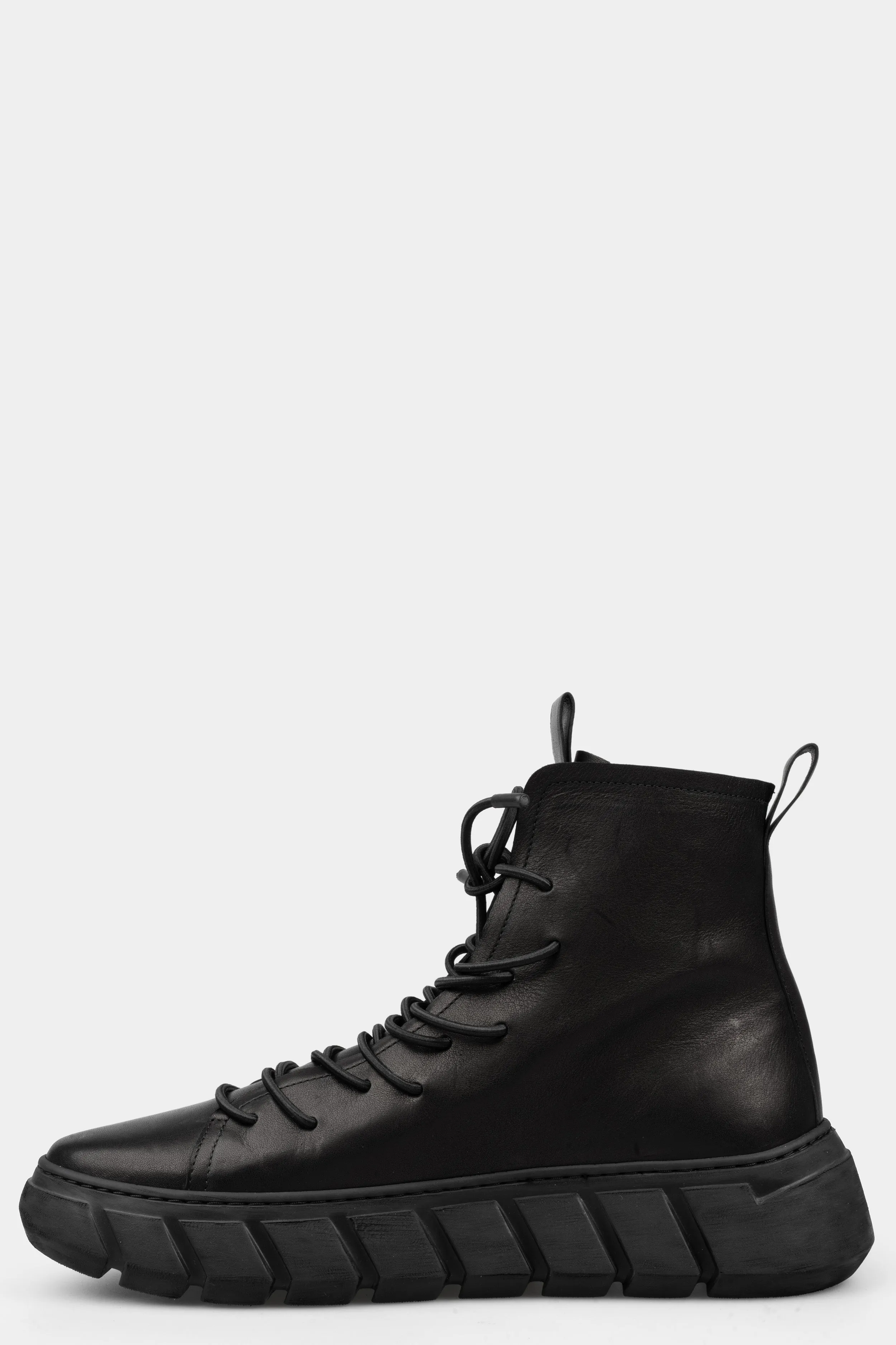 Laced calf leather sneakers