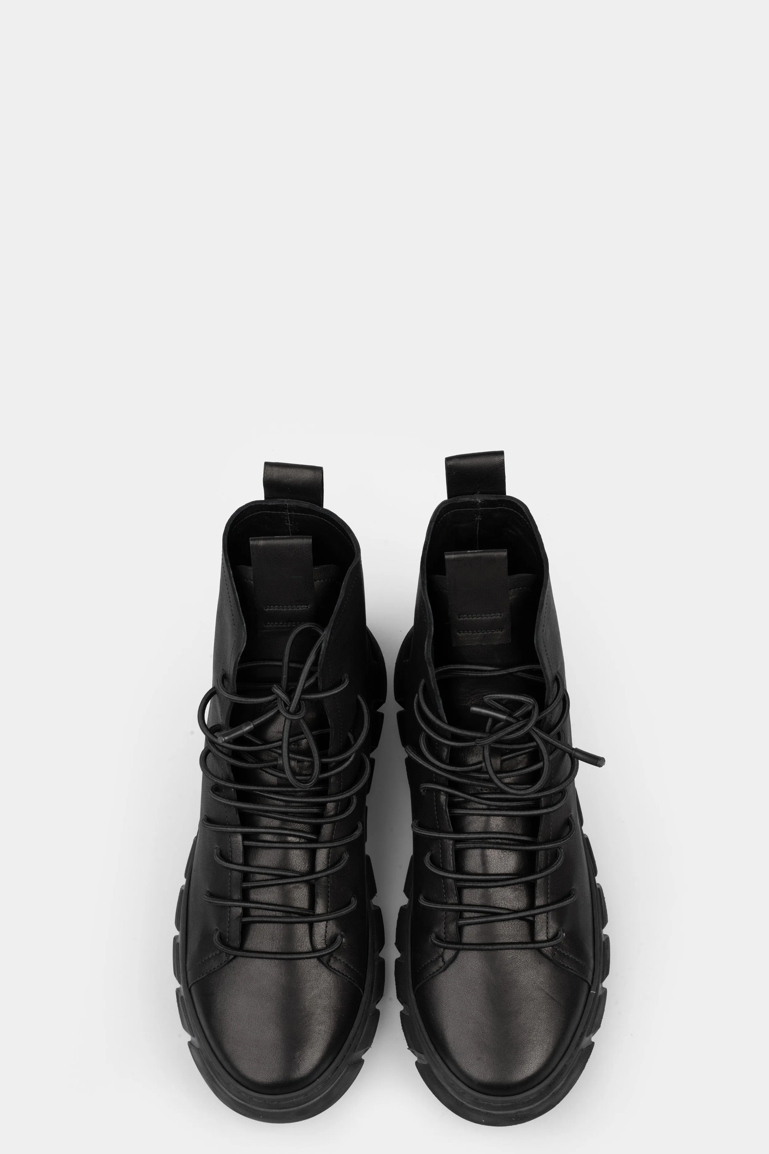 Laced calf leather sneakers