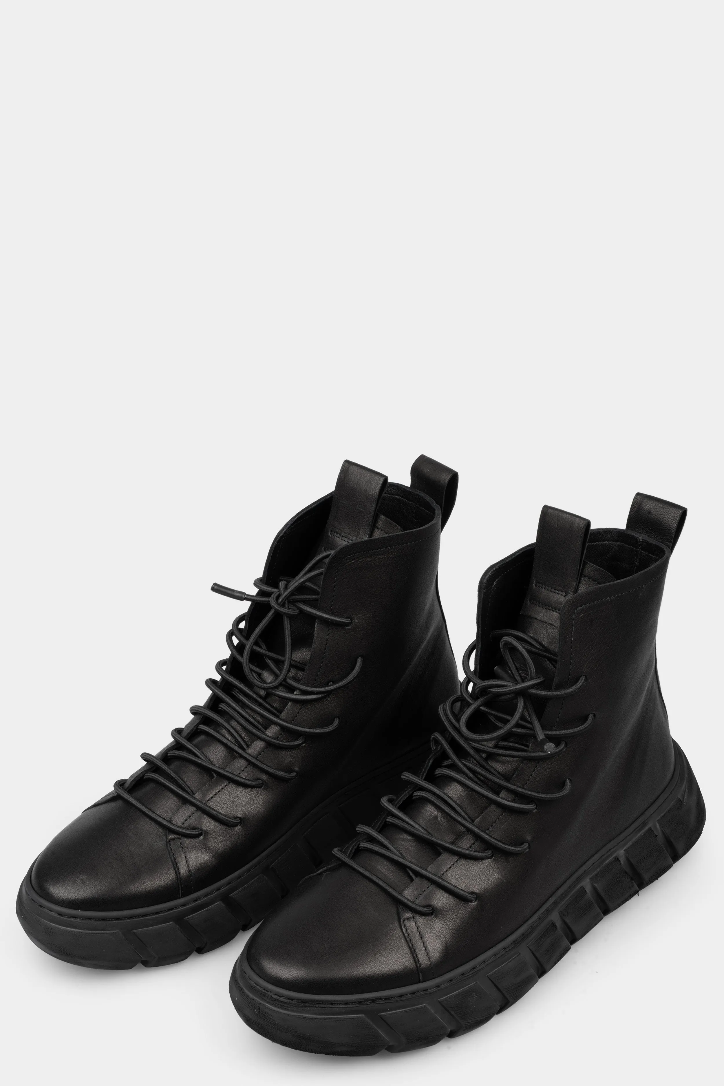 Laced calf leather sneakers