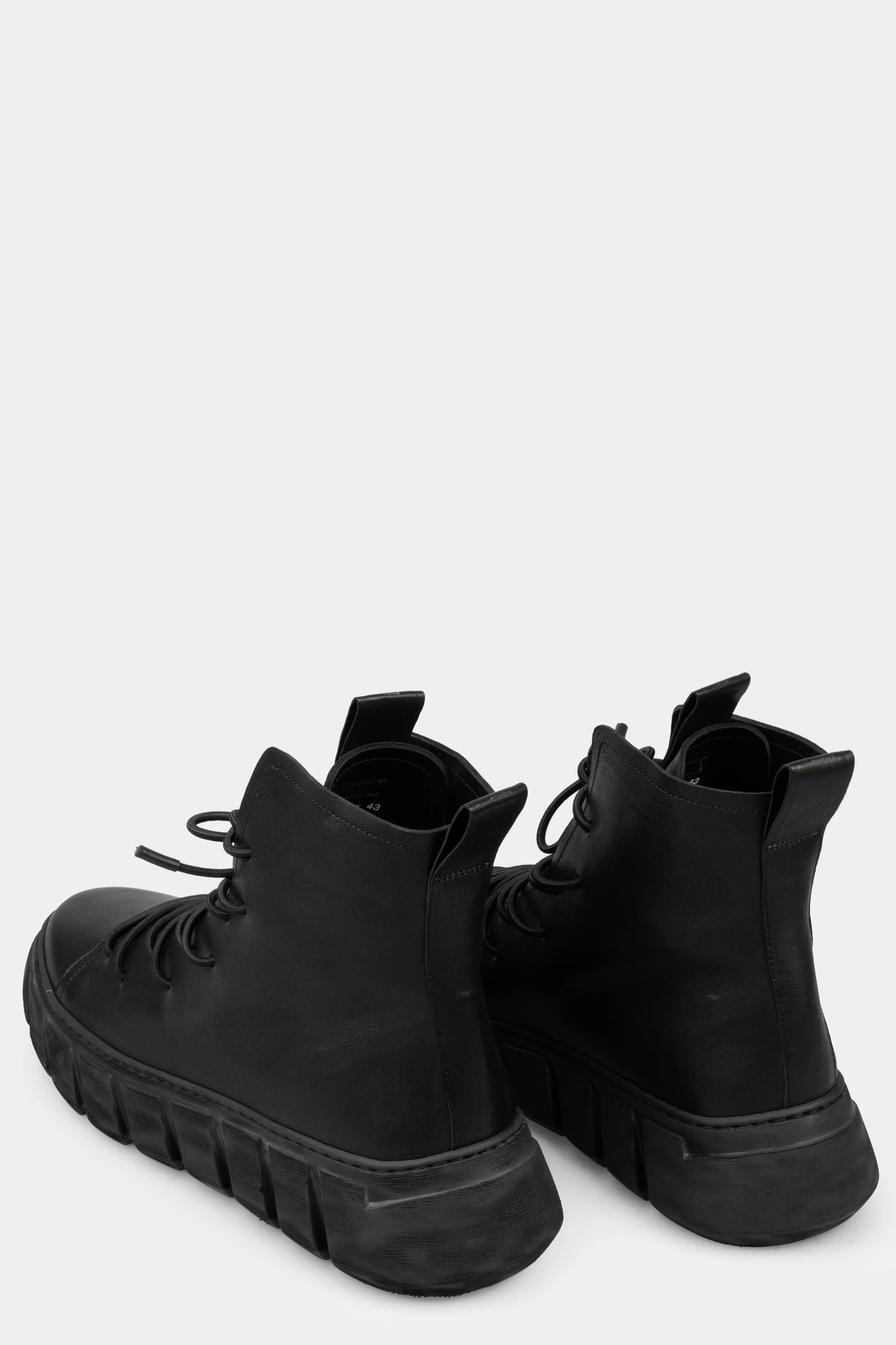 Laced calf leather sneakers